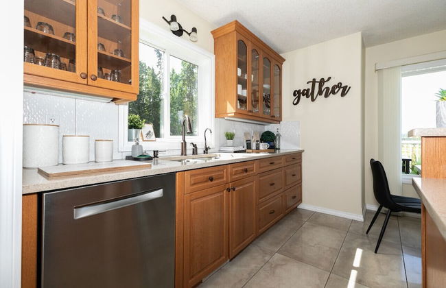 LUXURIOUS 5-Br Acreage | Year-Round Heated Pool & HotTub | Mtn View | Pool Table - Foto 10