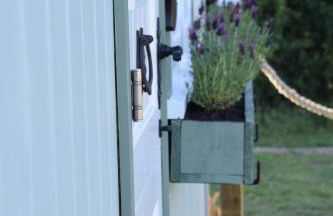 Shepherds Hut with Hot Tub - Foto 18