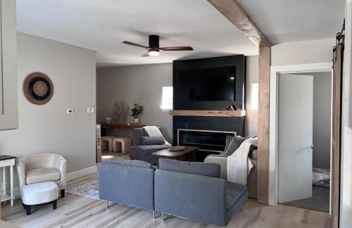 Large Five Bedroom house with outdoor patio with Jacuzzi and television! - Foto 57