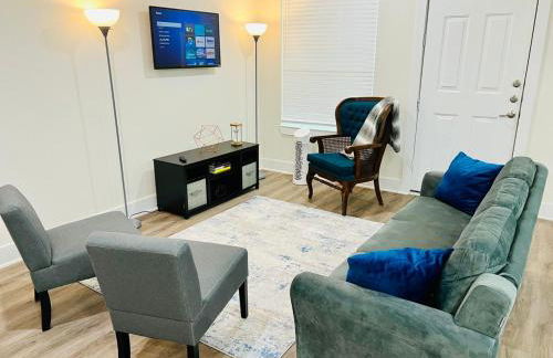 Apt 2 Bedrooms 2 Full Baths FREE Parking & FREE Laundry in Unit - Foto 2