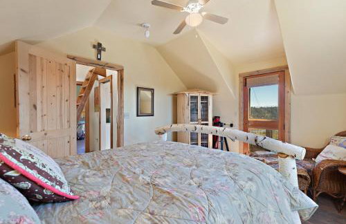 Lindas Perch by KABINO On Bank of Henrys Fork Mtn Views Fishing 6 acres Snake River WIFI - Foto 31