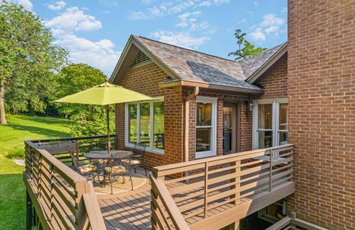 Updated and Spacious Home with Huge Yard Office and Decks - Foto 45