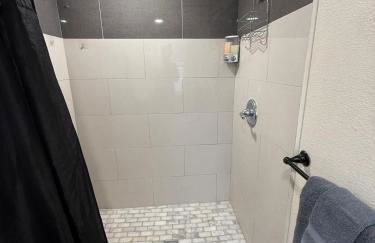 Shared Deck • Pet Friendly • Garden Courtyard - Foto 14