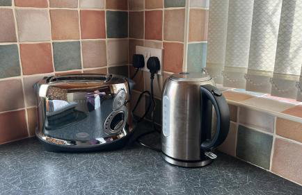 Peaceful 2-Bed Bungalow with Garden & Parking in Bramley Village, Rotherham - Foto 21