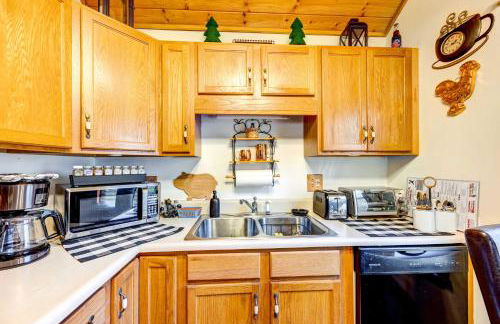 Scenic Marble Cabin with Fire Pit! - Foto 9