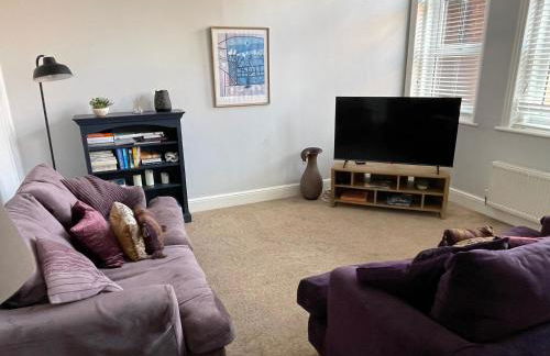 Contractors Business Families Relocation Accommodation enjoy Fast WiFi Large Screen Smart TV and SKY Sports in this Spotless Ground Floor apartment - Foto 7