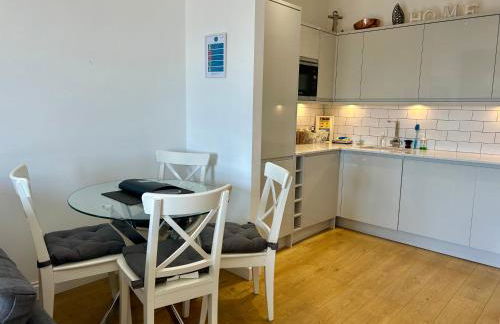 Beach from the Balcony, ensuite and private parking - Photo 7