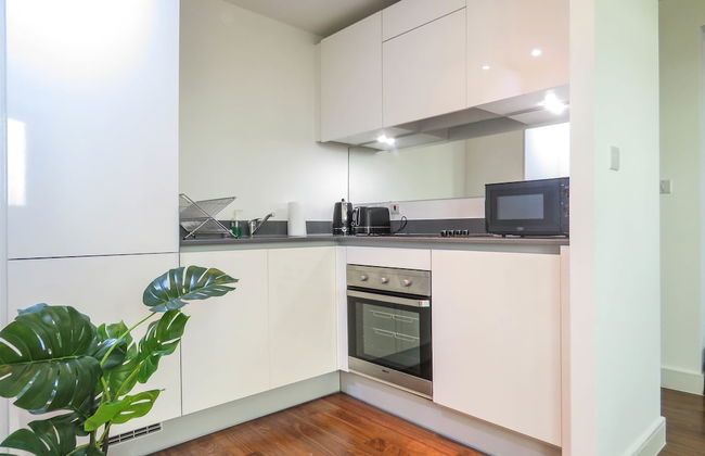 Tudors eSuites Birmingham City Centre Apartments near Gas Street Basin - Photo 9