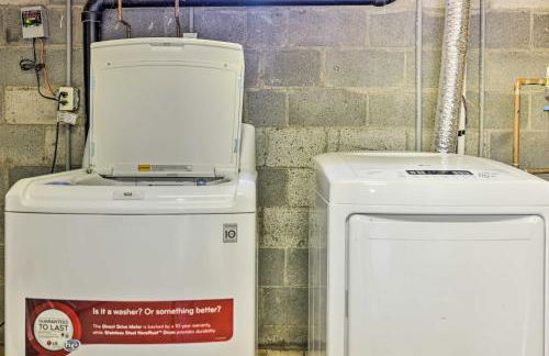 Hot Tub and Deck Pet-Friendly Poconos Getaway! - Foto 24