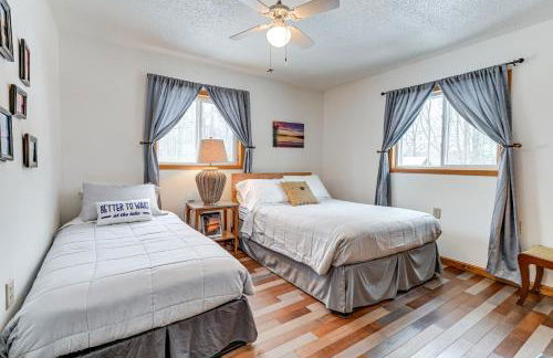 Lakefront Suring Home with Pool Table and Views! - Foto 32