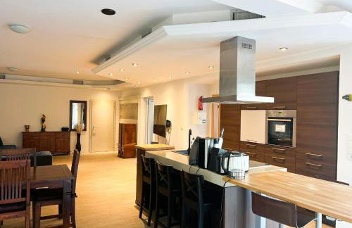 Große & voll ausgestattete Apartments, Studios, Doppelzimmer, Workspace, Parkplatz, Netflix, Prime & schnelles Wifi in ruhiger Lage mit Garten - Foto 39