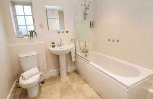 South Lodge - Longford Hall Farm Holiday Cottages - Photo 15