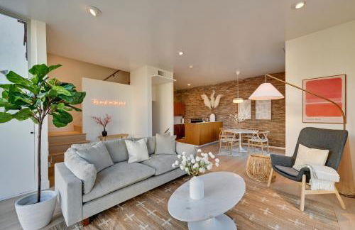 Rooftop with Views Modern Little Italy Townhome - Foto 1