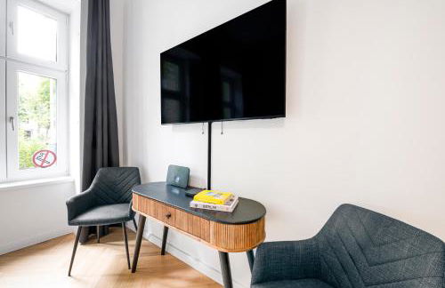 The Bornholmer, Spacious 100m2, Ideal for Groups & Families, 2BR, huge living room, 4 - 8 Guests - Foto 10