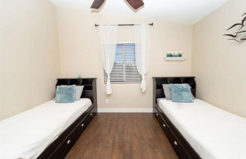 Spacious house with pool heater, hot tub, billiards - Foto 27