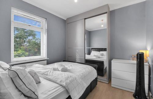 4 Bed House-Garden-Parking-15 min Elizabeth Line - Foto 14