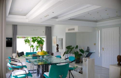 Luxury Villa with Pool, BBQ & Garden in Vouliagmeni - Foto 28