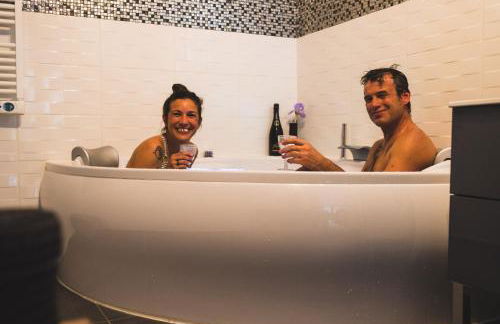 Le nid d' évol gite avec balnéo,terrasse et vue sur la montagne - Foto 16