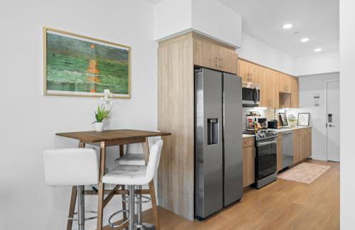 Stylish Top-Floor Gem with King Bed & City Ocean Views - Foto 20