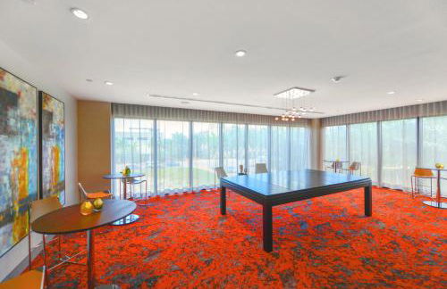 Downtown Doral Condo w-Free Parking - Foto 44