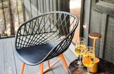 Haven at Cedar Haus Luxury 1BR Escape w Hot Tub EV Charger Gourmet Kitchen Fully Fenced Yard Dogs OK - Foto 38