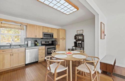 Cozy Home with Game Room and Fire Pit - Foto 13