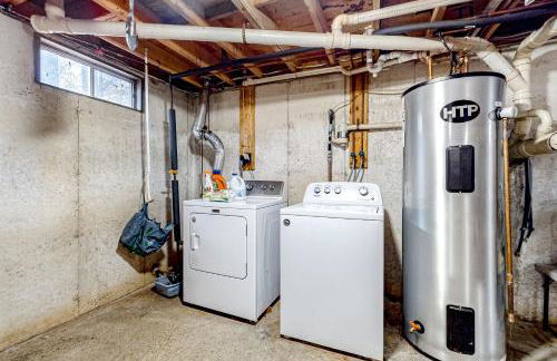 Dock! Dog-Friendly Lakefront Gem in Southern Maine - Foto 23