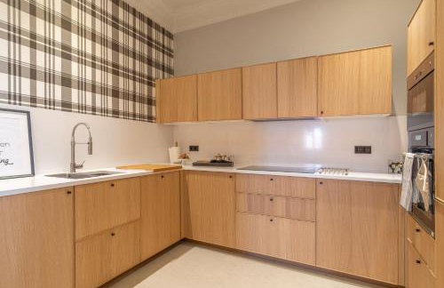 Spacious 3-Bed Apartment in Salamanca Madrid - Photo 15