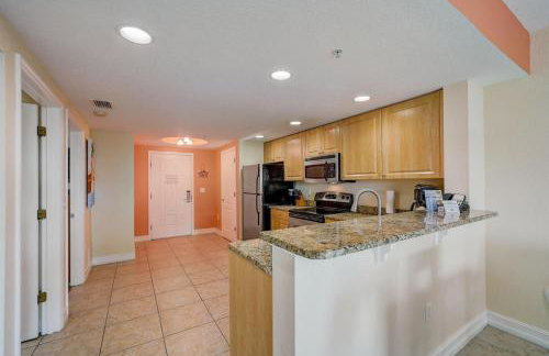 Spacious 2BR Oasis Steps to Treasure Island Beach - Foto 23