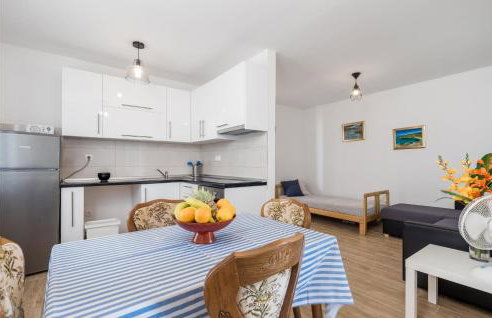 1 Bedroom Lovely Apartment In Vlasici - Foto 4