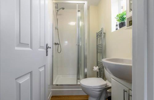 Modern & comfy 4 bedrooms Corby house free parking - Foto 14