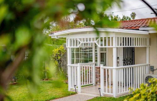 Peaceful Family Home with 3 Bedrooms and 2 Bathrooms - Photo 46