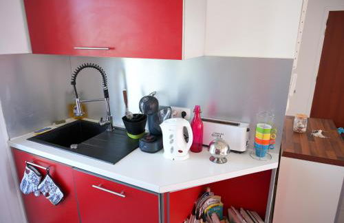 Le Remarquable à Saint Martin d'Hères - Situé au Calme - Proche de Grenoble des Centre de Formations et du Campus - 1 Lit King Size et un lit simple - Climatisation - Balcon - Parking gratuit - Vue montagne - Proche Station de Ski - Foto 12