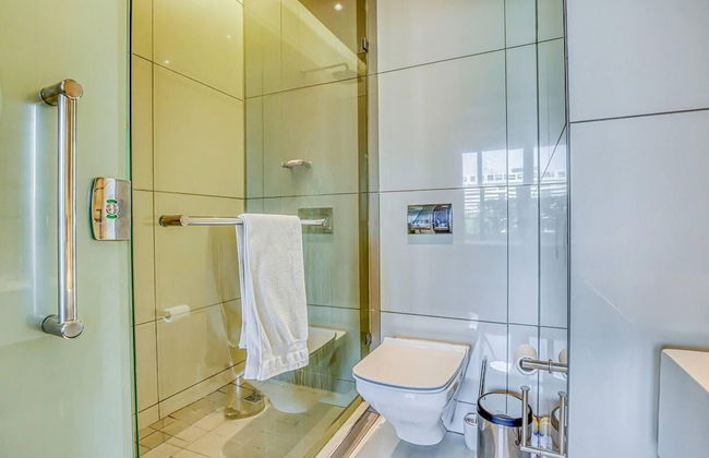 Luxury 1 Bed Apartment at The Capital on the Park - Photo 12