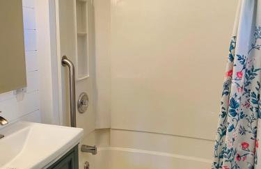 Downtown Bellaire, Close to Hiking, Biking, Golf, Lakes,Pets friendly - Foto 39