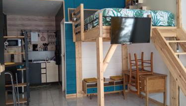 CHARMANT STUDIO à 2 pas de NAVAL GROUP au coeur d une rue commerçante - Foto 2