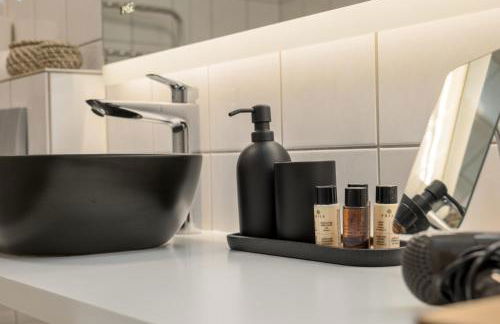 Elbling Appartement for 4 People - Billiards - 2 Bedrooms - 2 Bathrooms - Balcony with Mosel View - Parking - Wine Barrel Bar - Fully Equipped Kitchen - Netflix - WaipuTV - 3 km from Cochem - Foto 16