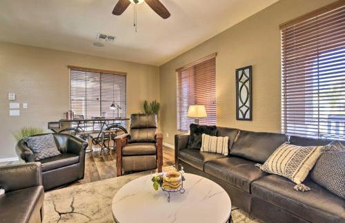 Family Gem in Phoenix with Saltwater Pool and Theater - Foto 6