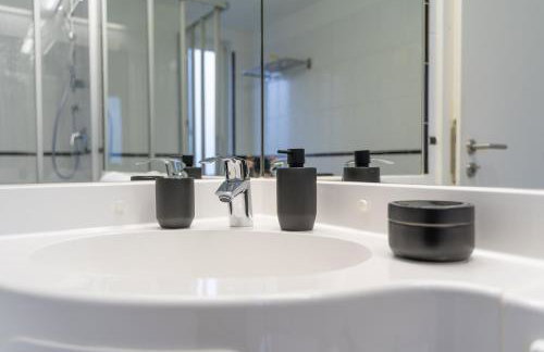 RR - Cozy Apartment - Parking - Kitchen - WIFI - Foto 14