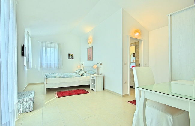 Peaceful Villa in Sveti Lovrec With Swimming Pool - Foto 3