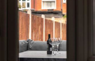 Modern home with driveway parking for 2 vehicles, near Tottenham Hotspur Stadium, White Hart Lane Train Station - Foto 3