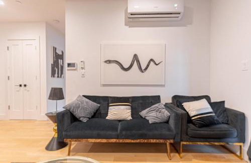 Modern City Hideaway with 1BR & Balcony - Foto 7