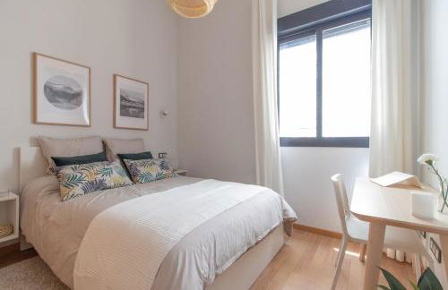 C88 - Deluxe Apartment Downtown with Pool and Parking - Photo 8