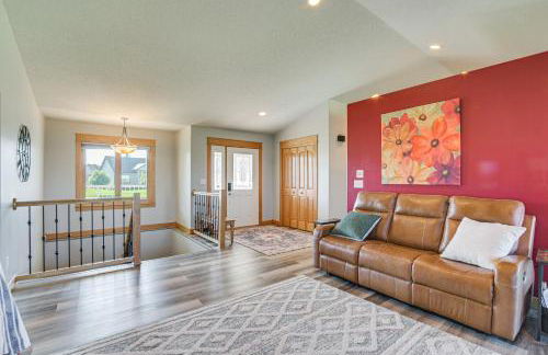 Hot Tub and Fenced Yard Spacious Fargo Home! - Foto 5