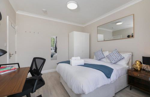 5 Bedroom, 3 Bathroom Modern House with Garden near Hampstead Heath Sleeps 10 - Foto 41