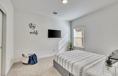 Stylish 4BR Family Home with Game Room and Backyard - Foto 13