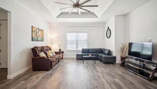 Newer Construction Home in Port Richey 3BR 2BA Bright with High Ceilings, Screened Lanai & Lake View, Fully Furnished, Conveniently Located on a Corner Lot with No Front Neighbors, Short Walk to US-19, Shops & Restaurants - Foto 4