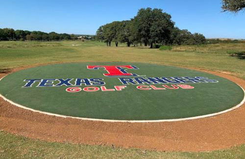 Sports Fan Getaway less than 2mi to AT&T Stadium Pool and Gym! - Foto 26