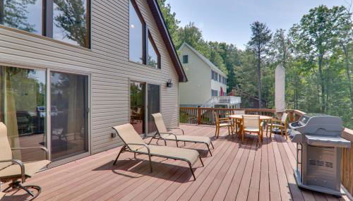 Large Deck and Resort Amenities Lake Ariel Retreat - Foto 2