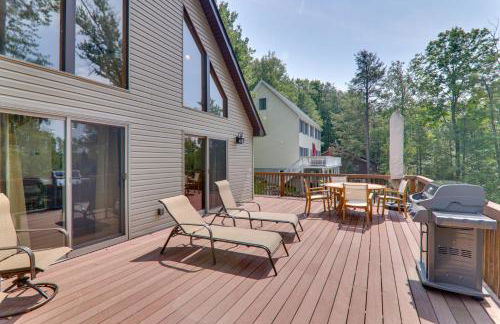 Large Deck and Resort Amenities Lake Ariel Retreat - Foto 2